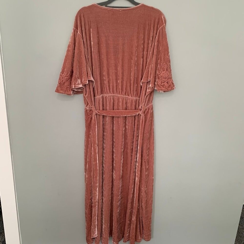 NEW Suzanne Betro Wrap Dress Womens 4X Pink Velvet Lace Applique - Picture 7 of 11